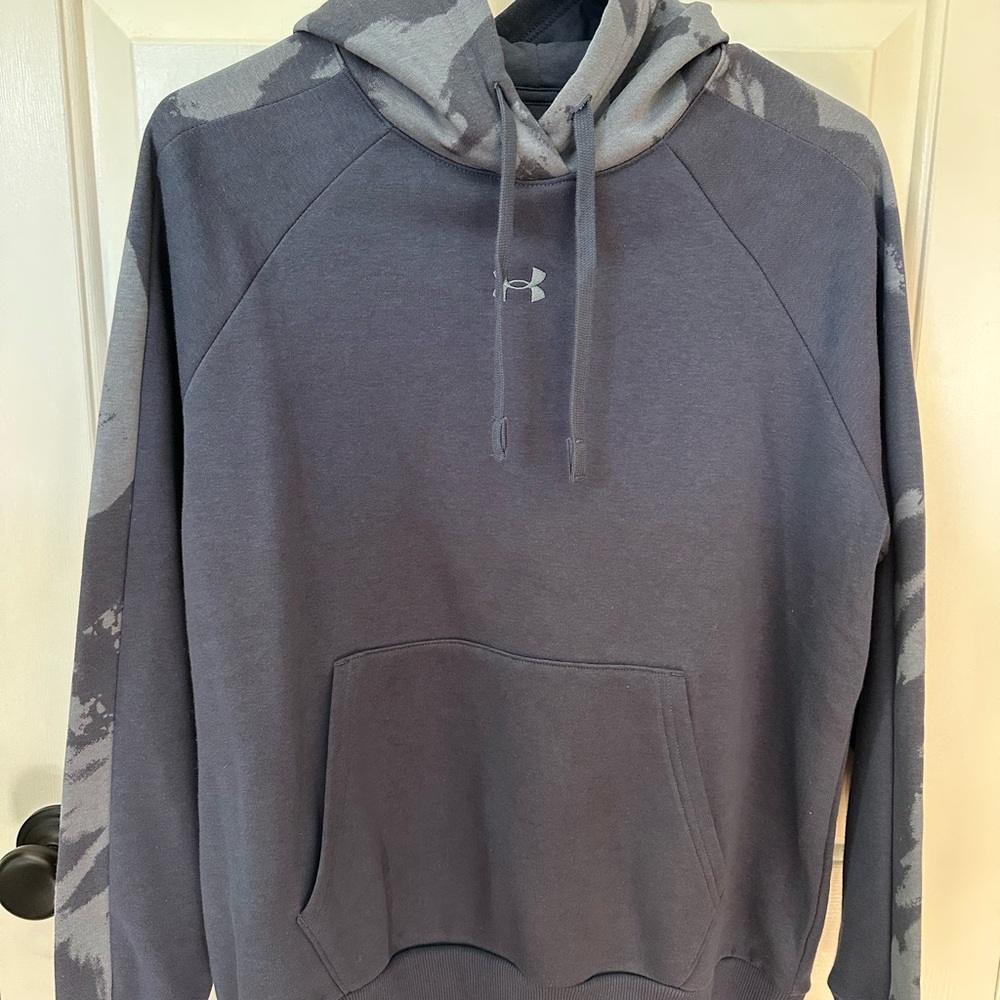 Under Armour Women’s Dark Purple/Gray Pullover Hoodie with Camo Accents.Small